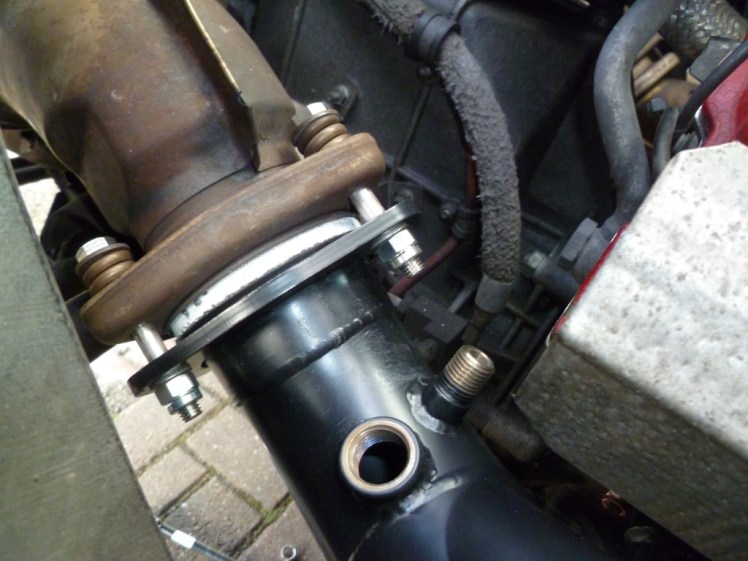 Spring bolts keep the joint tight